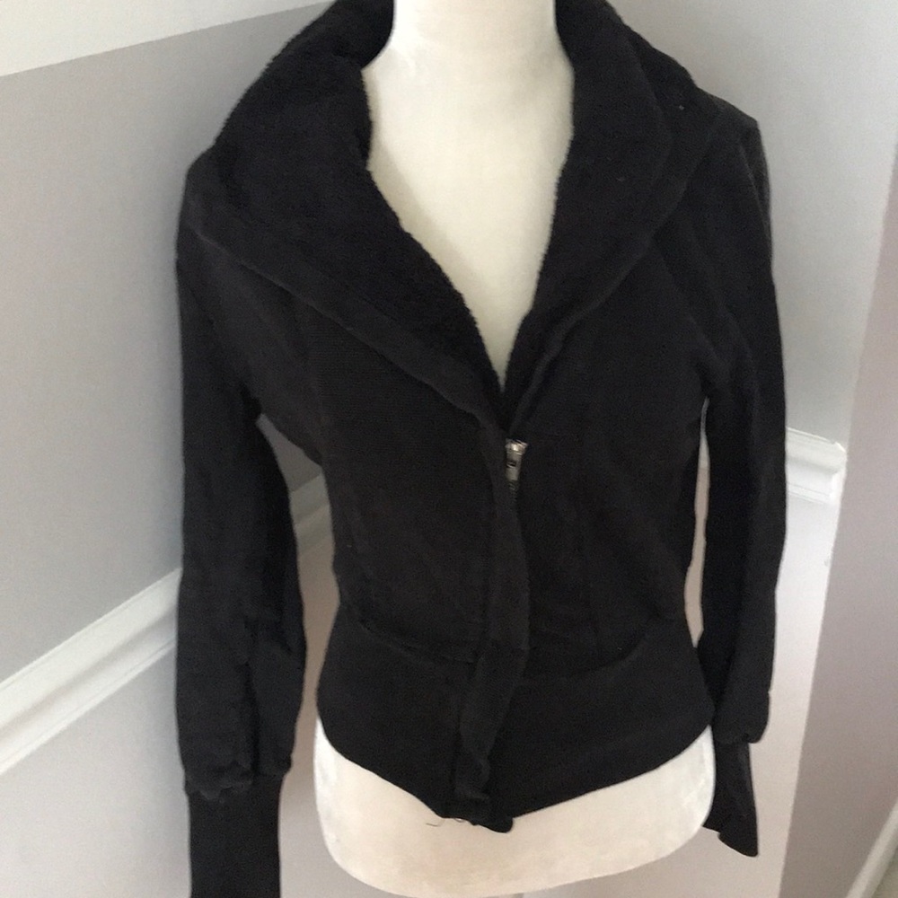 Black sweater, v-neck, figure flattering!